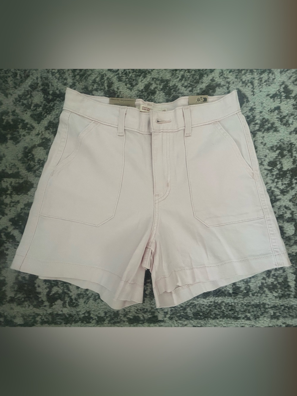 Levi’s Utility Shorts – Women’s Size 25 – Blush Pink – New With Tags (NWT)